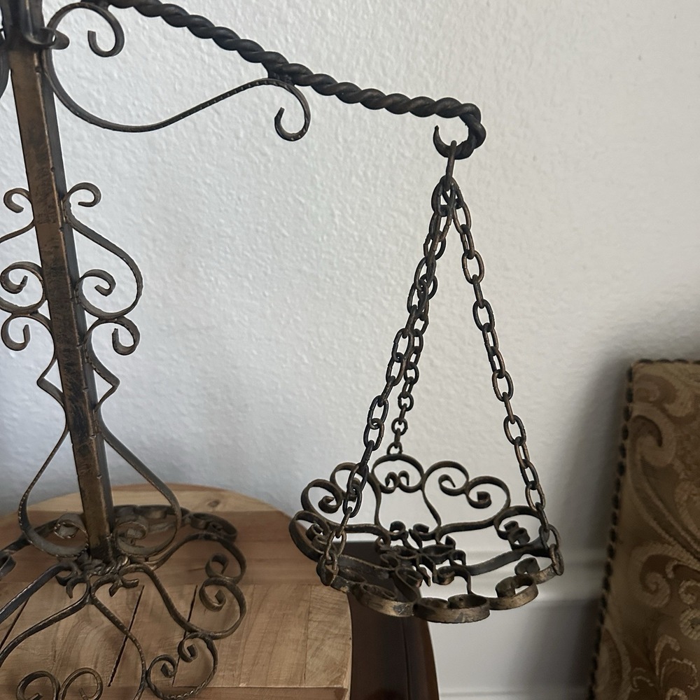 Vintage Hanging Scales of Justice Brown 14.25 inches Wrought Iron Rustic USA - Picture 4 of 10